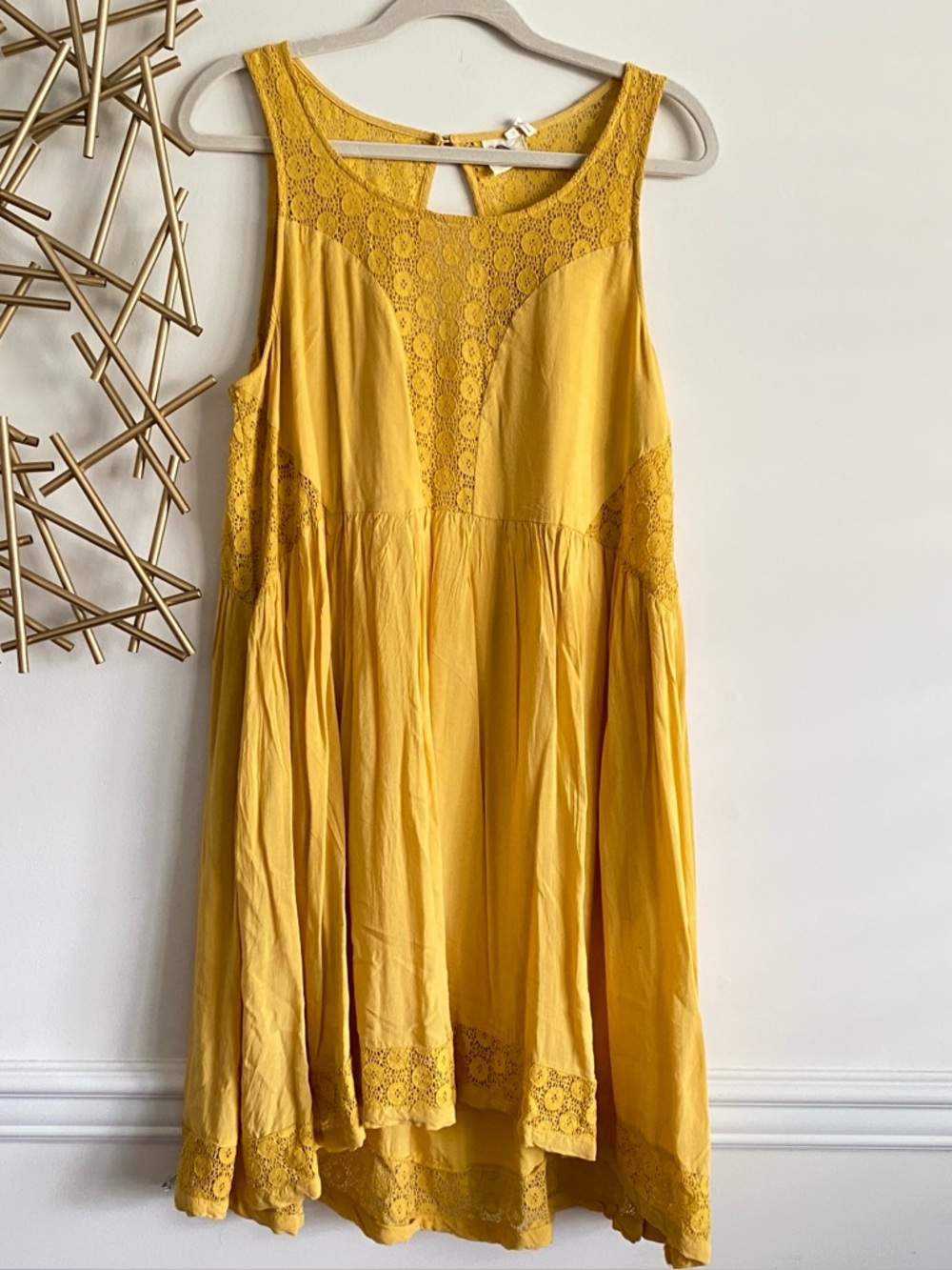 Lilka Anthropologie Yellow Gold Babydoll Sleeveless Keyhole Back Lace Dress - L